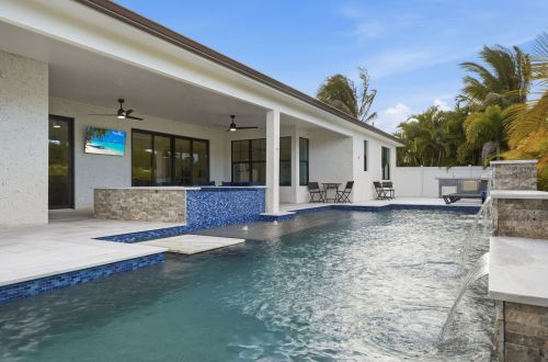Aqua Luxe Escape